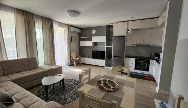 Lovely 1-Bedroom Apartment at San Pietro Beach Front Resort in Mullini i Danit