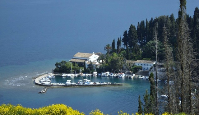 Lovely villa Close to the Beach With Private Pool !
