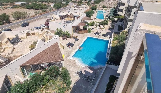 Luxurious apartment 200 m from the beach, air-conditioned, 2 large pools, sea view
