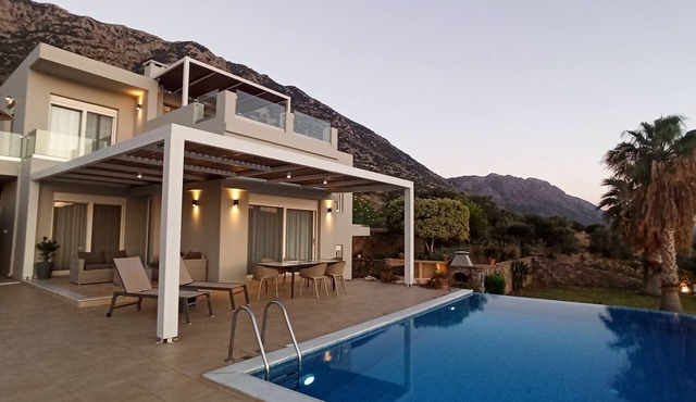 Luxurious Villa Tholos Crete