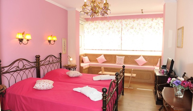 Luxurius boutique hotel with direct access to the sea