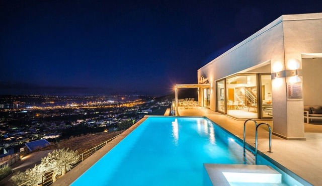 Luxury 4bd villa with private pool and amazing sea view