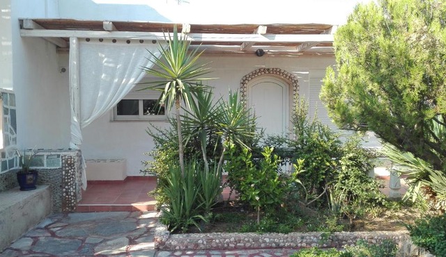 Luxury Cozy Villa With Garden Near The Sea in Mardhátion