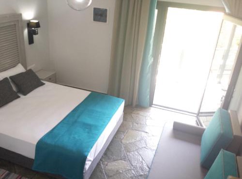 Luxury Rooms Skidia Kekes Beach in Thymonia Beach
