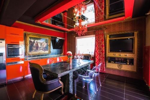 LUXURY SUITES - parking , central suites