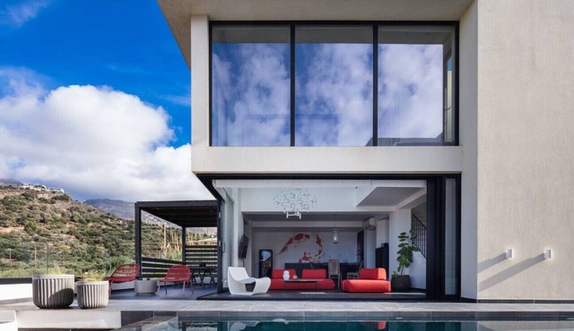 Luxury Villa w BBQ, Pool & Steps to the Beach