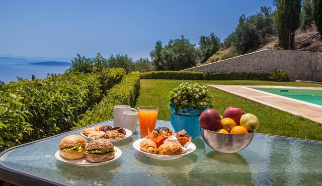 Luxury Villa with Pool, Jacuzzi in Nafplion