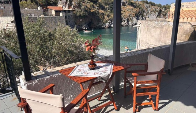 Mani s Secret Cove Suite Next To The Sea in Khalíkia