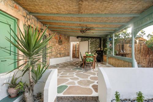 MANOS Small House Kouremenos in Palekastron