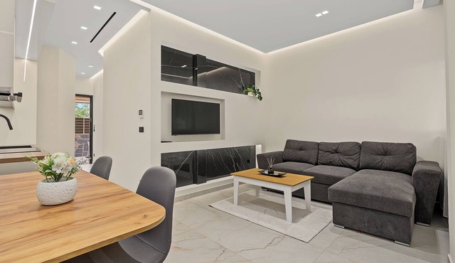 Marble and Onyx Luxury Suite in Agios Dimitrios