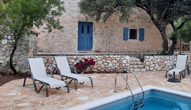 MATHILAD'S HOUSE: traditional stone house in unspoiled nature in Tselendata