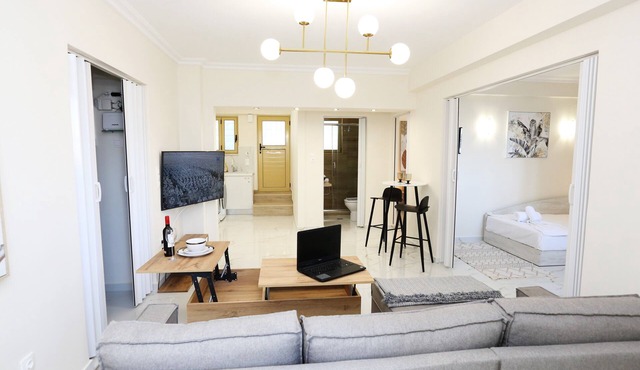 MELMA PROPERTIES - ARTEMIS - Lower Ground Apartment In Front Of The Yacht Marina