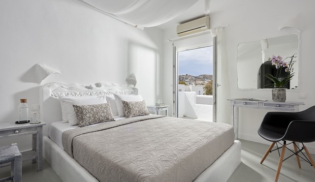 Milos Hotel