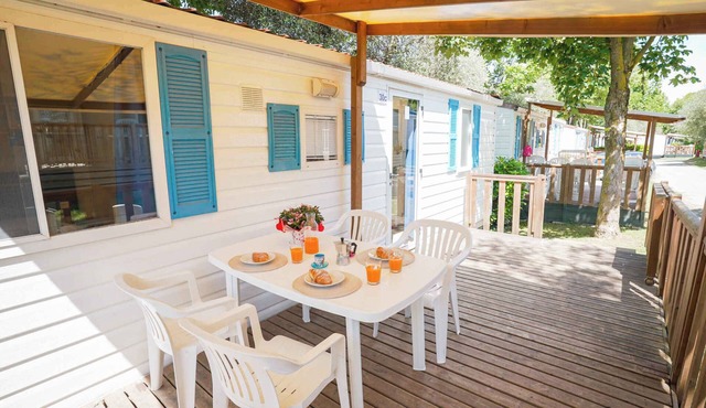 Mobilehome with air conditioning, terrace and pool