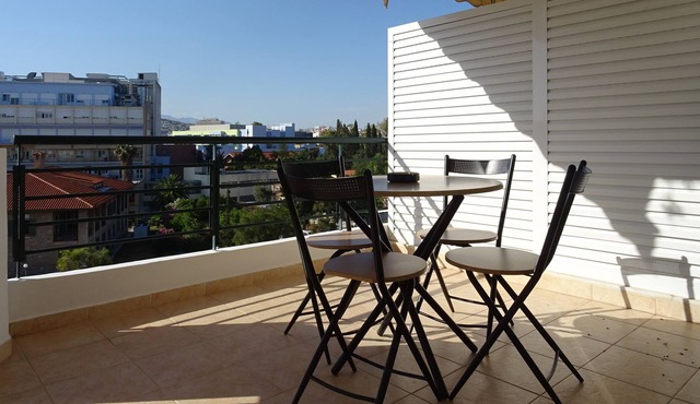 Modern Central Apartment with View in Zografos