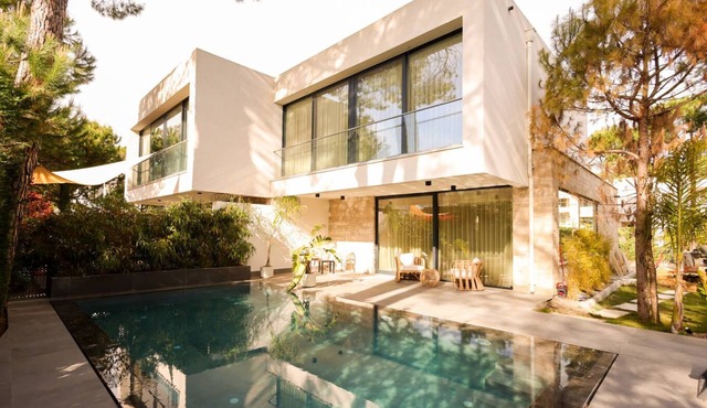 Modern Villa, Private Pool in the Pines in Durrës