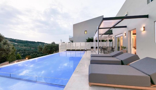 Moly - Luxury Villa with Heated Private Pool