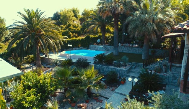 Monica's Tropical Villa in Iraklitsa