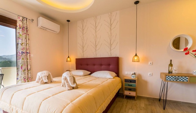 Mountain View Room for 3 people in Rethymno
