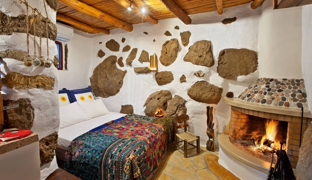 "Mpakses" 300 years old cottage "Natura cottages" with sea view shared garden