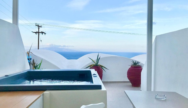 Muses Cycladic Suites - Two Level Maisonette with Sea view & Seasonal Hot Tub
