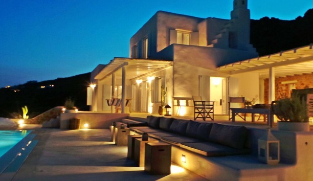 My Rental Homes - Villa Ares with swimming pool surrounded by a spacious relax area