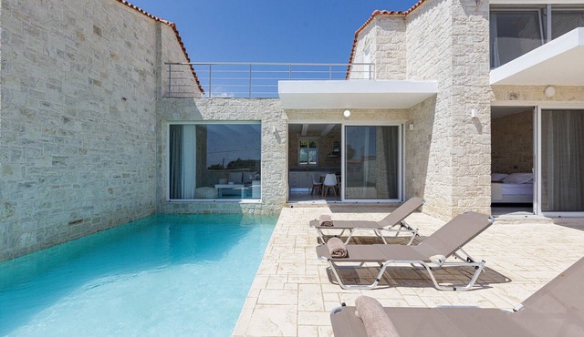 Mythos villa II,pool,Walking distance to beach