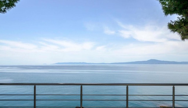 Naftilos Blue View retreat
