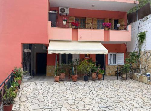 NAKOU FREIDERIKI ANTHOUSA PARGAs in Parga