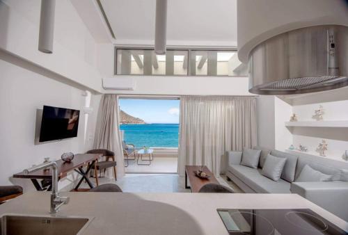 Nama Sea Side Suites in Pláka