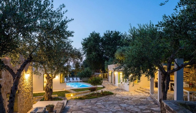 Nature Retreat with Private Pool & Rooftop Hot Tub
