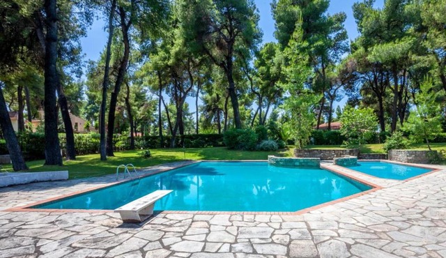 NeonChic Jacuzzi and Pool Villa