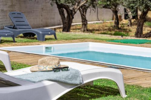 NeSo - Villa Fyllo with Pool steps from the Beach in Tavronitis