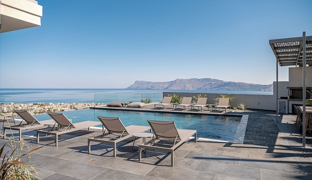 New Luxury villa with infinity pool close to the city