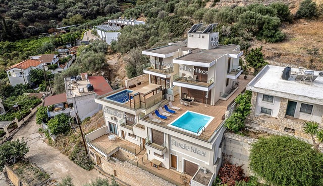 Nikos studio in Palaiokastro near the beach and taverns