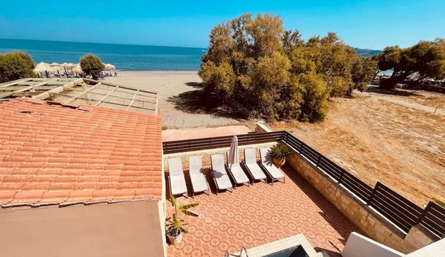 Nord Star Villa - 5meters to beach. Sleeps 7.