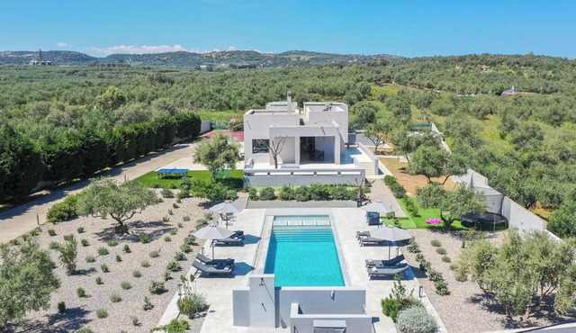 Nostra Terra Villa, 2-acre Secluded Nature Escape