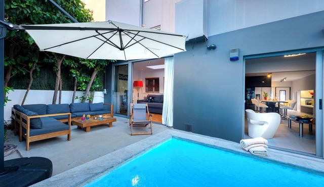 Oasis Privé | Luxury Pool Retreat in Varkiza in Vari