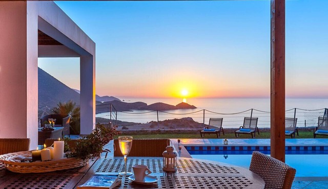 Okeanides Villas, 3-bedroom sea view Villas, 800 meters from a sandy beach in Bali