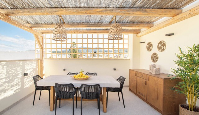 Old Town Charm – Cozy 2BR with Rooftop Terrace