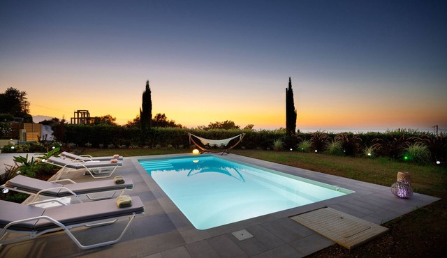 Olive Garden Residence, with Privare Pool, Full Kitchen, Garden, Pet Friendly in Rethymno
