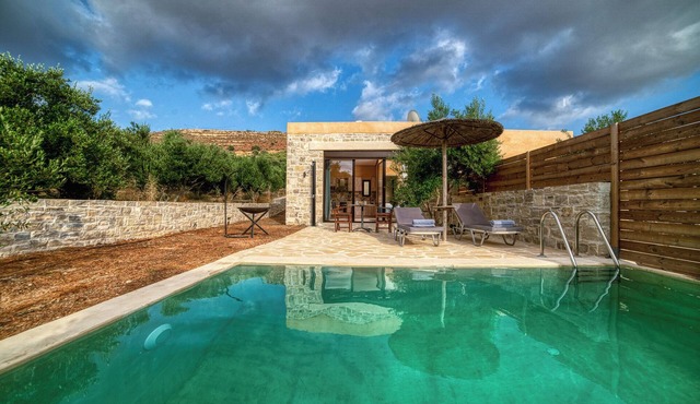 Olive luxury suites - Adults only suites with private heated pool in Heraklion