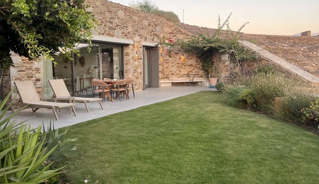 On The Rocks - Pebble West - Serviced Villa