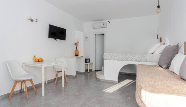One-room apartment for 3 people, with private