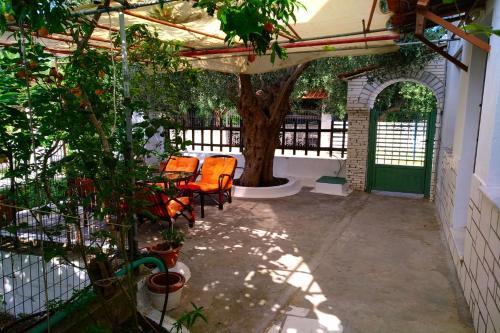 Our parent's house. Family house for rent in Skala Kallirachis