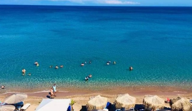 Panorama beach -τουριστικές κατοικίες δίπλα στη θάλασσα