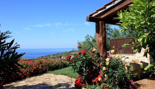 Panoramic view of the sea, close to the beach, wifi - holiday home Triopetra, Cr in Triopetra
