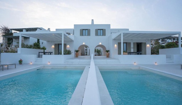Paros Breeze Luxury Villa in Drios