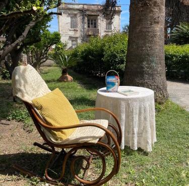 Peculiar Garden Apartment in Mytilene
