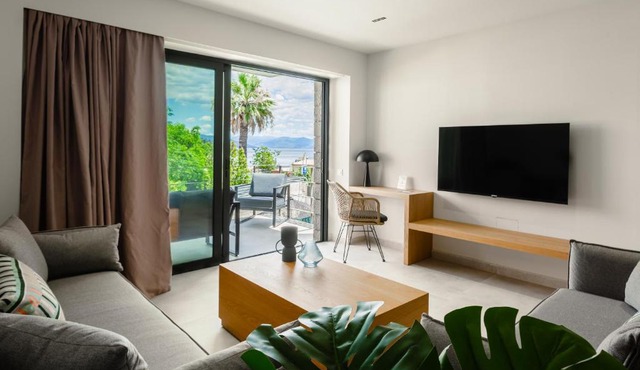 Petra Suites Tolo